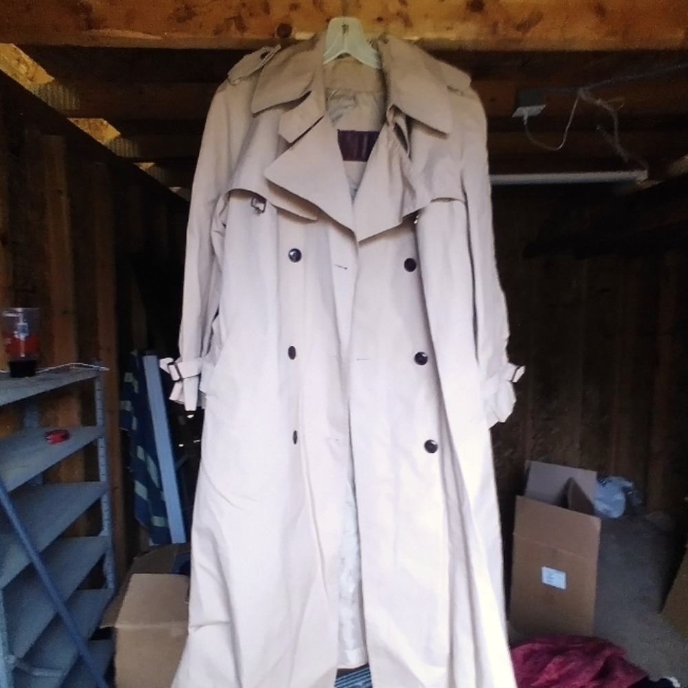 Vintage 1970s Etienne Aigner tan trench coat rain coat
